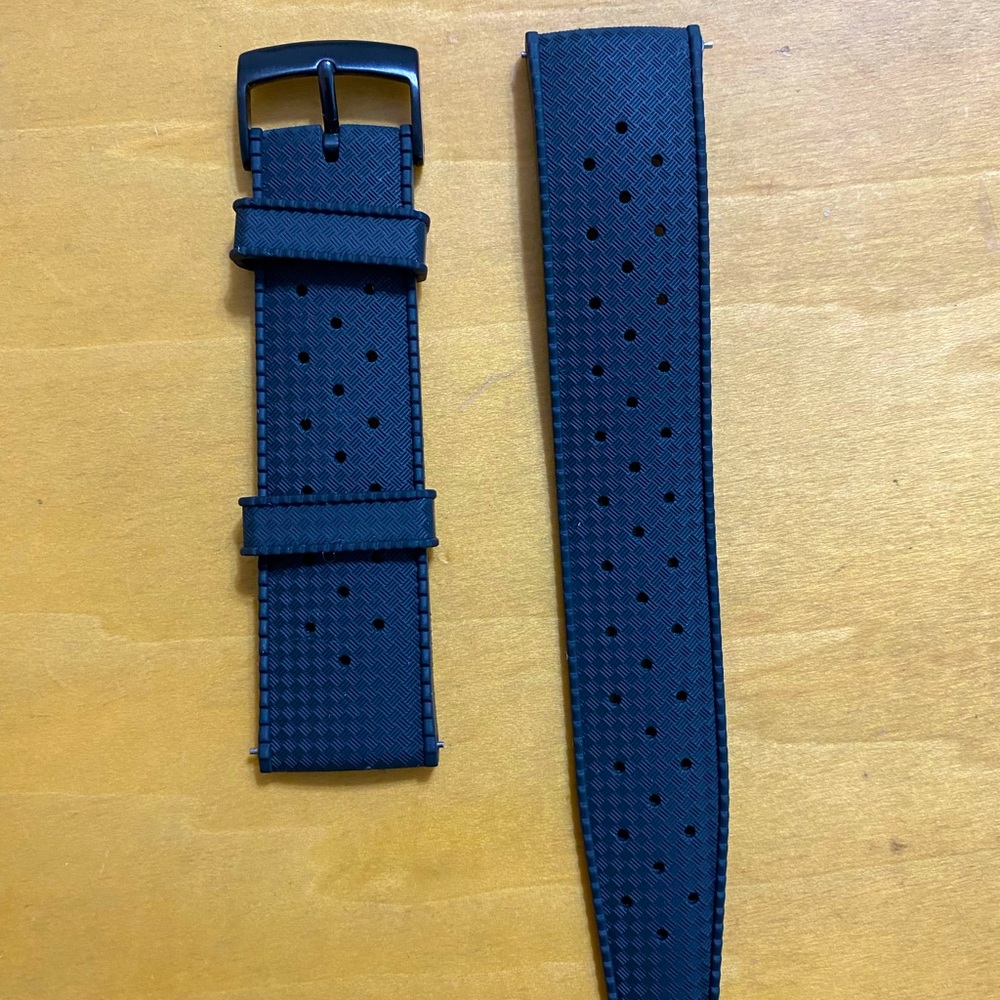 Rubber watch strap with quick release